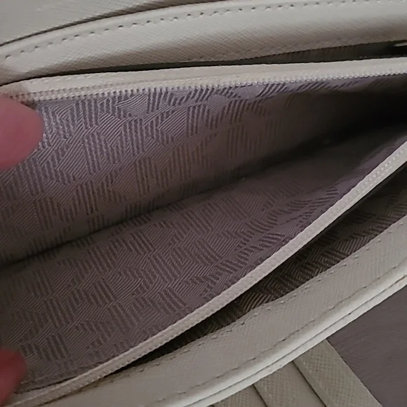 Michael Kors Leather Wallet ❤️ - Picture 8 of 10